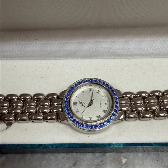 Suzanne Somers Silver Reversible Women's Watch NWT - Picture 2 of 3